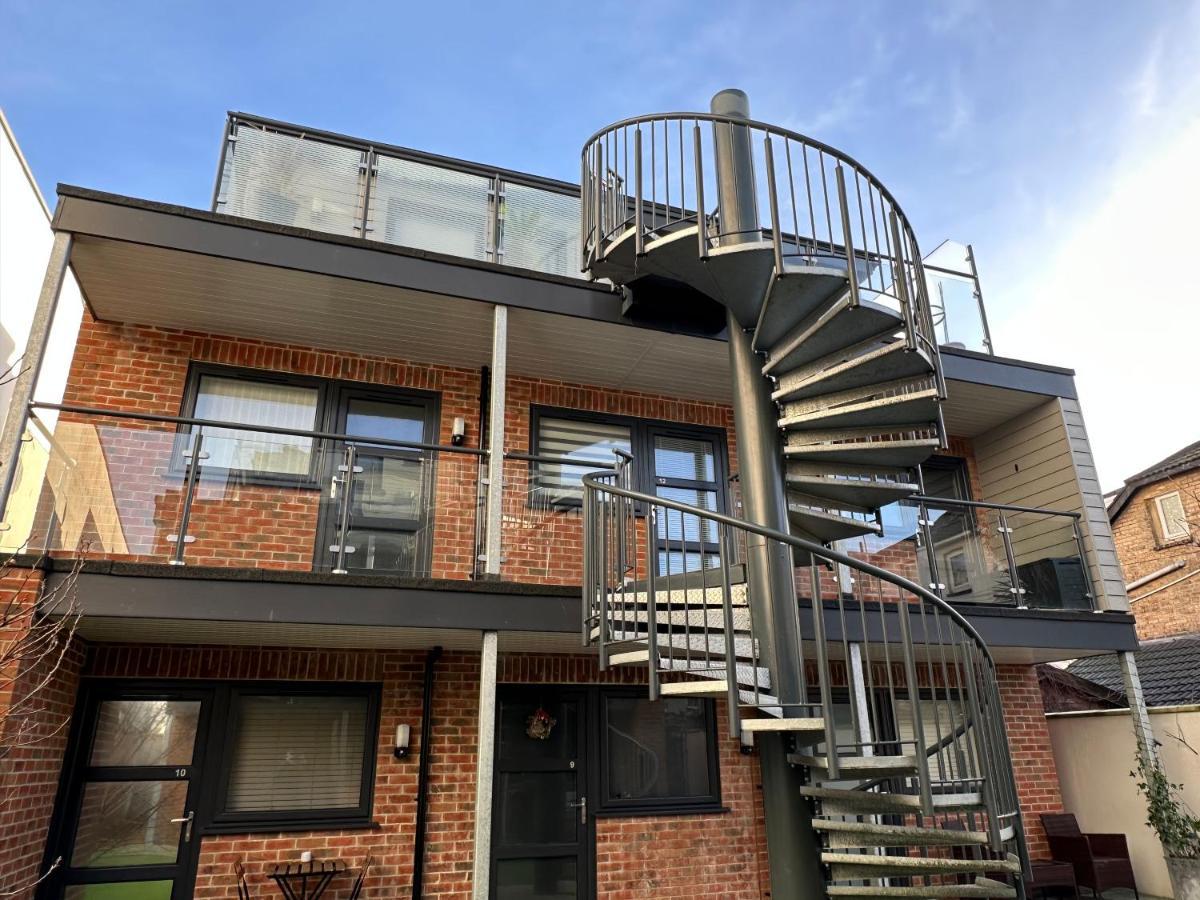 A Cozy Hideaway With Balcony - Close To Beach Apartment Bournemouth Exterior photo